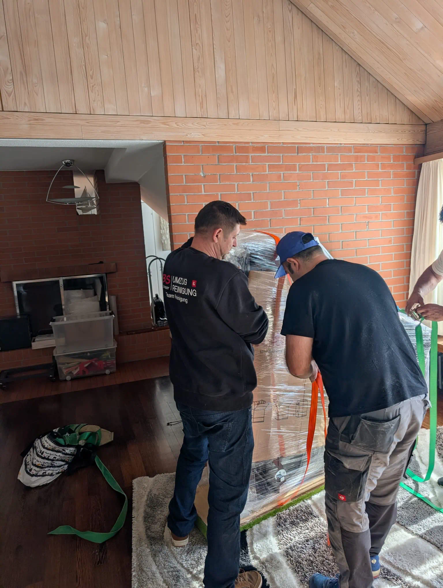 Klaviertransport-Team in Zürich